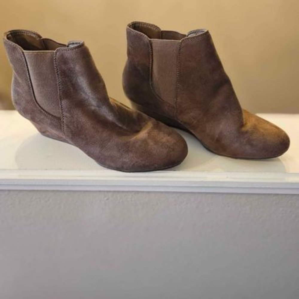 Marbella Womens Brown Suede Booties Ankle Boots size 9